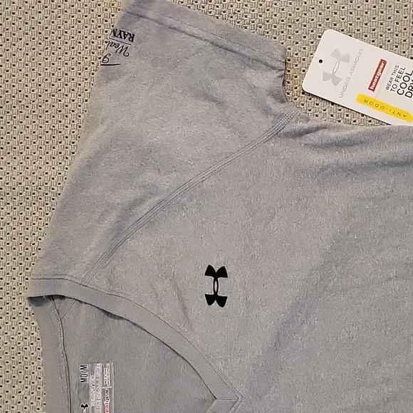 NWT UNDER ARMOUR Semi-Fitted Gray V-Neck Short Skeeve Tee Size:M - Picture 4 of 10